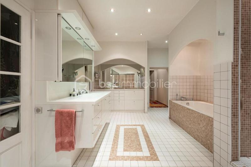 Appartement - 211 m² - 5 pièces