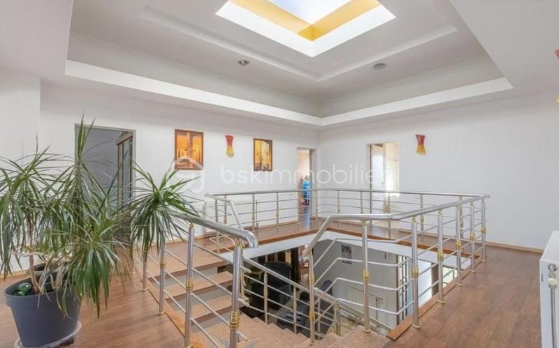 Maison - 262 m² - 8 pièces