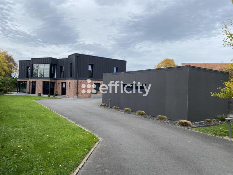 Pavillon - 270 m² - 5 pièces