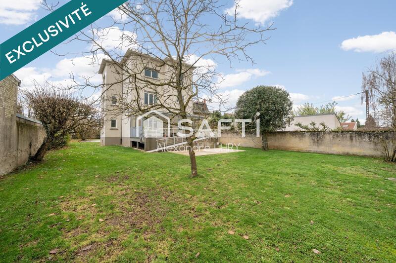 Maison - 250 m² - 8 pièces