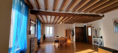 Maison - 230 m² - 7 pièces