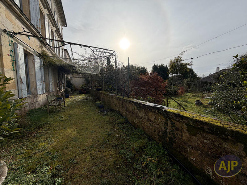 Maison - 278 m² - 9 pièces