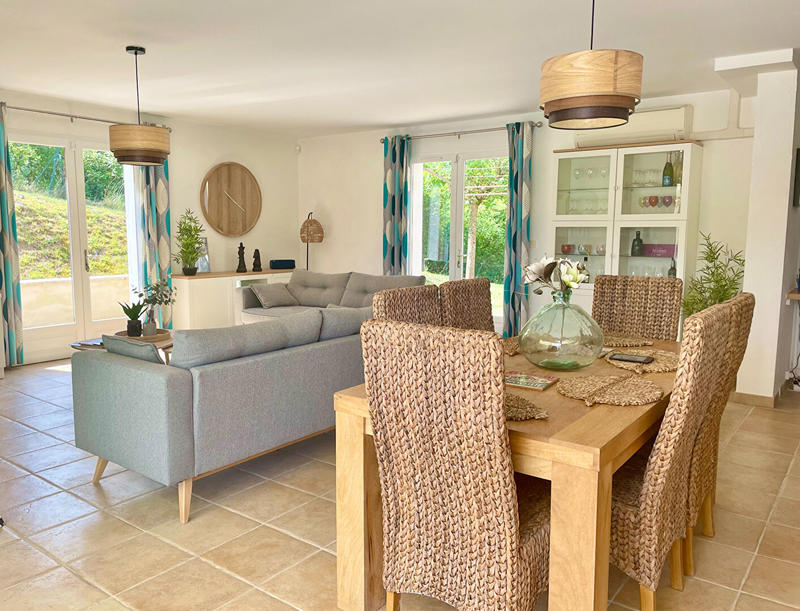 Maison - 202 m² - 5 pièces