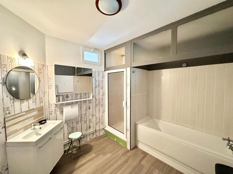 Maison - 200 m² - 8 pièces