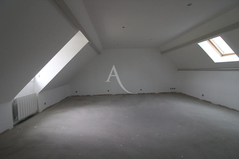 Maison - 270 m² - 10 pièces