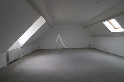 Maison - 270 m² - 10 pièces