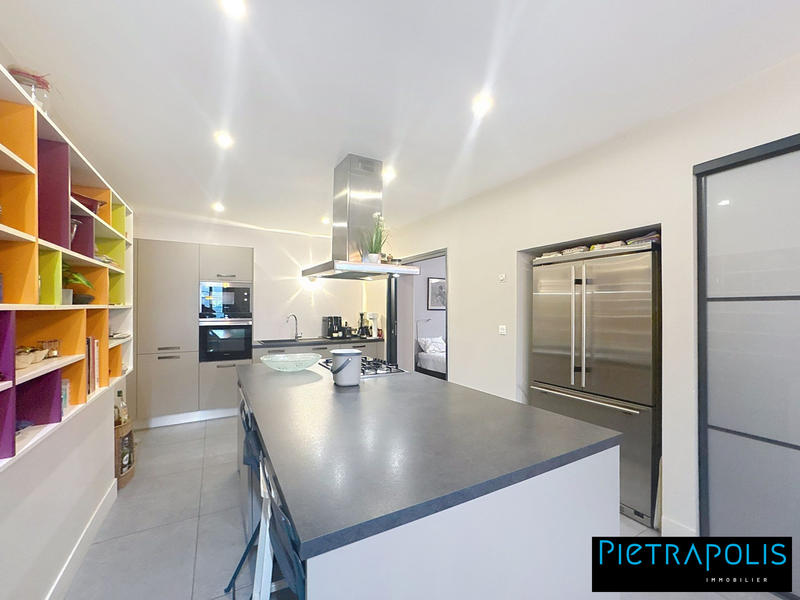 Appartement - 185 m² - 6 pièces