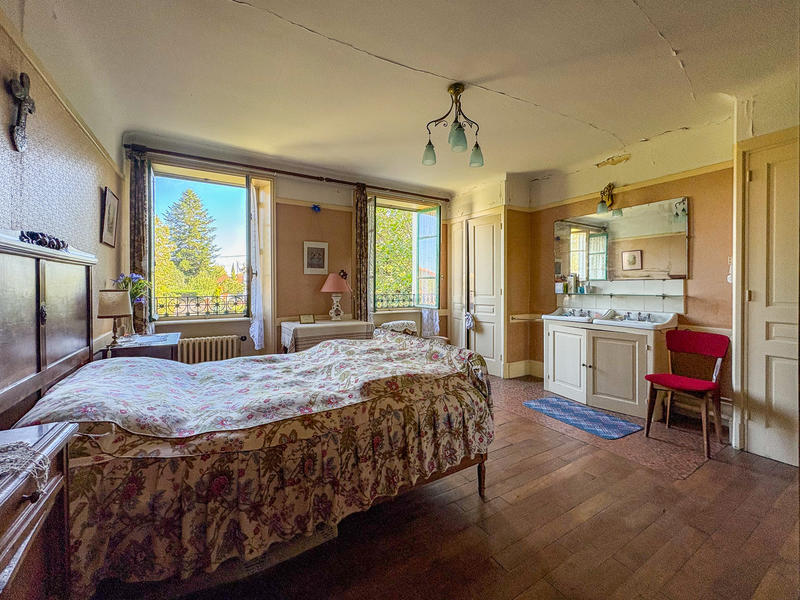 Propriété - 170 m² - 6 pièces