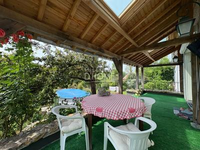 Maison - 250 m² - 8 pièces