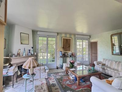 Maison - 240 m² - 10 pièces