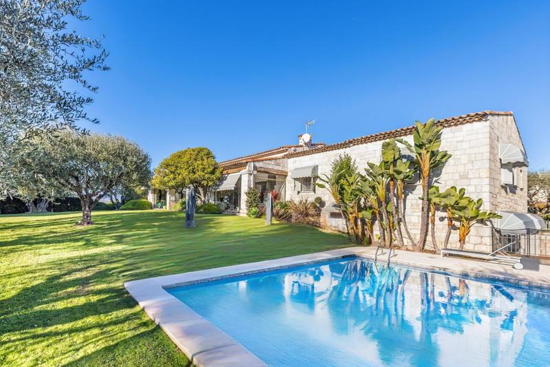 Villa - 360 m² - 8 pièces