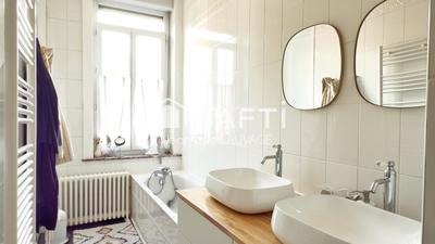 Maison - 201 m² - 6 pièces