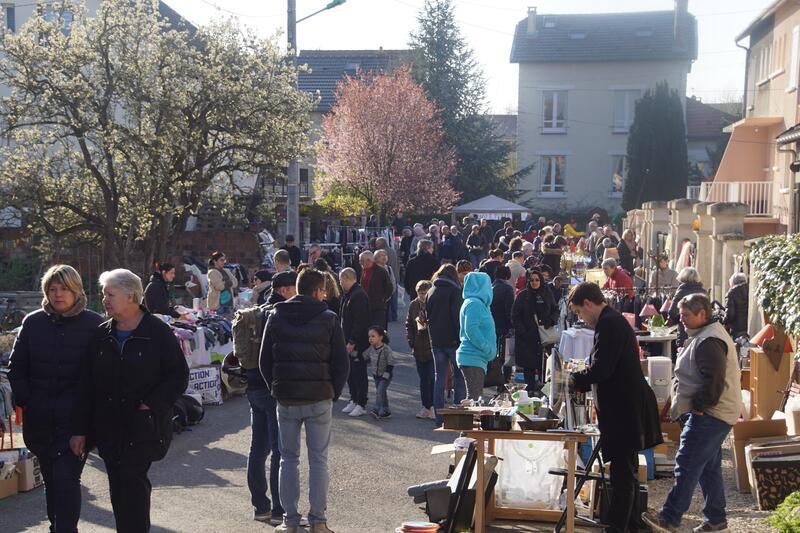 Vide-grenier et marché artisans créateurs quartier madagascar