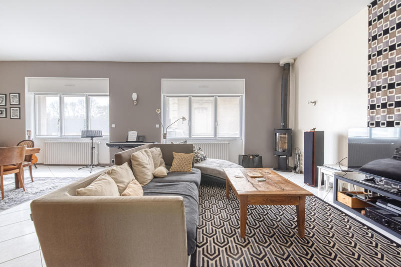 Maison - 233 m² - 9 pièces