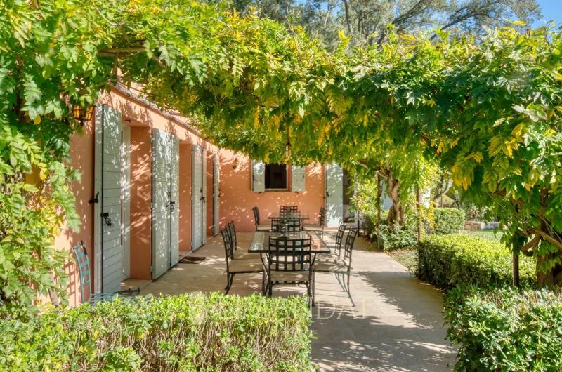 Villa - 237 m² - 8 pièces