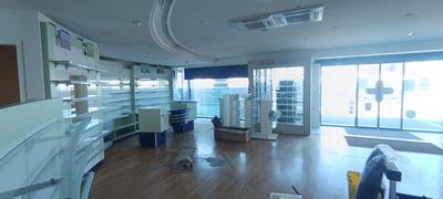 Local commercial - 164 m² - 7 pièces