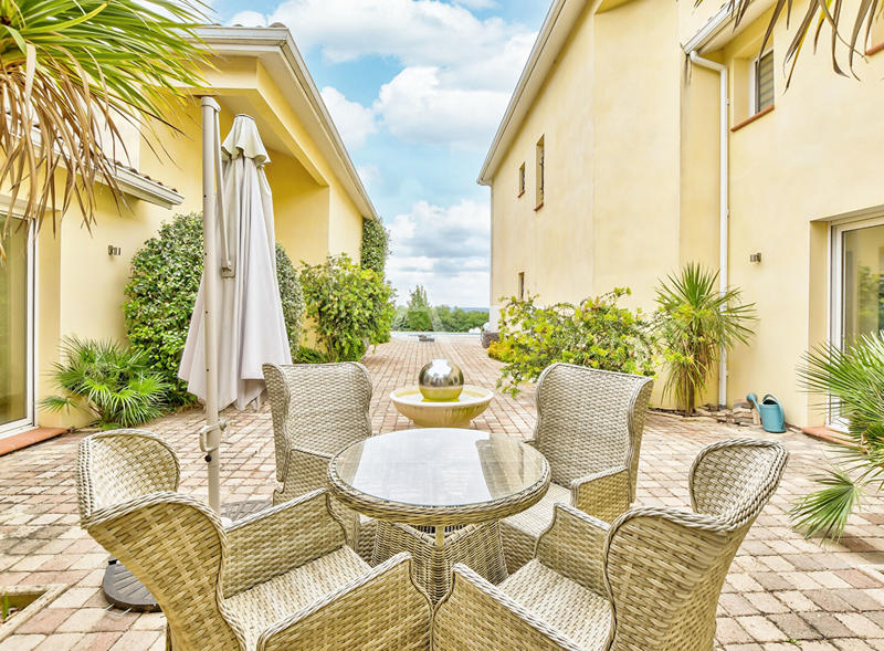 Maison - 408 m² - 7 pièces