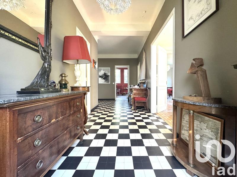 Maison - 238 m² - 8 pièces