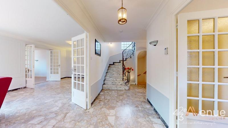 Maison - 186 m² - 8 pièces