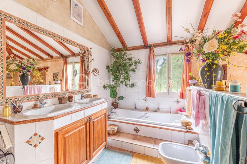 Maison - 250 m² - 10 pièces