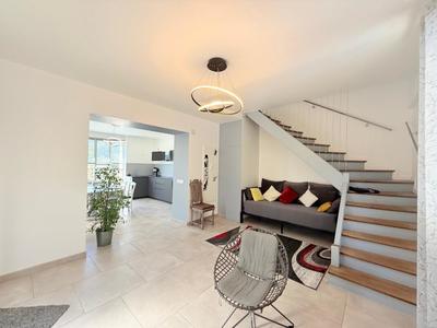 Demeure - 190 m² - 9 pièces