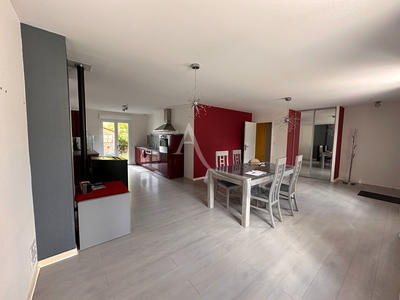Maison - 94 m² - 5 pièces