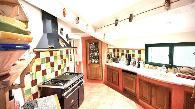 Propriété - 250 m² - 8 pièces