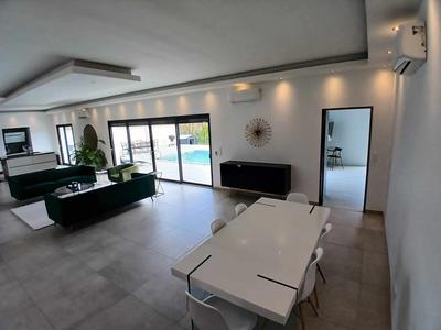 Villa - 230 m² - 6 pièces