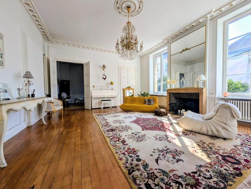 Appartement - 202 m² - 6 pièces