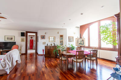 Maison - 244 m² - 6 pièces