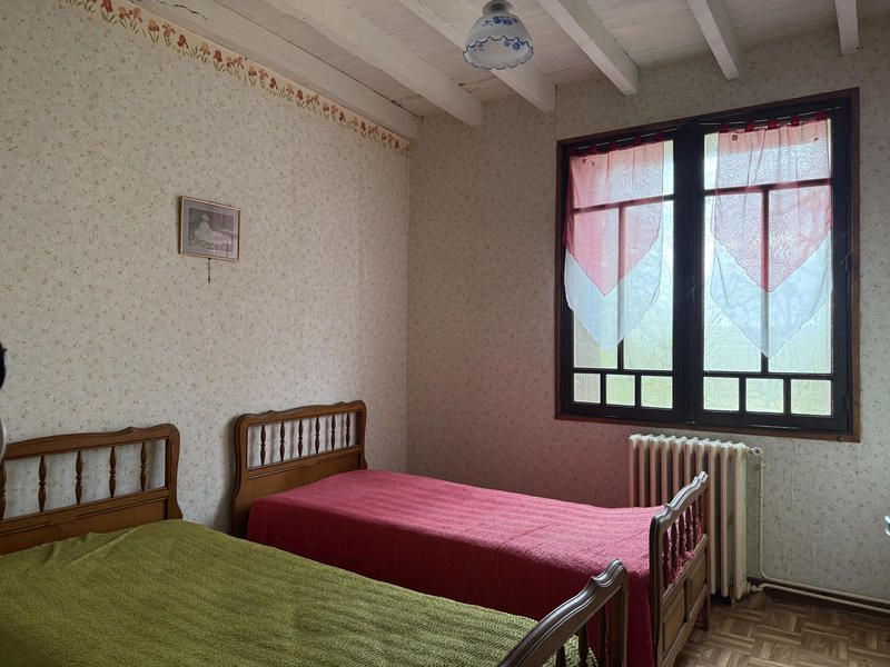 Maison - 235 m² - 9 pièces