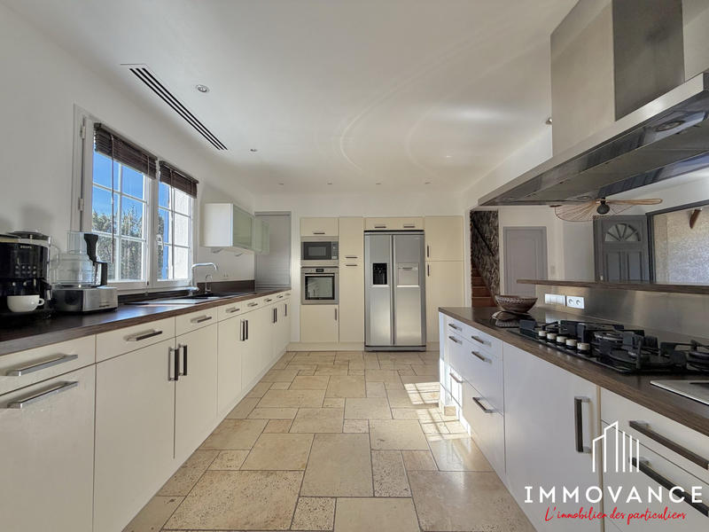 Villa - 251 m² - 8 pièces