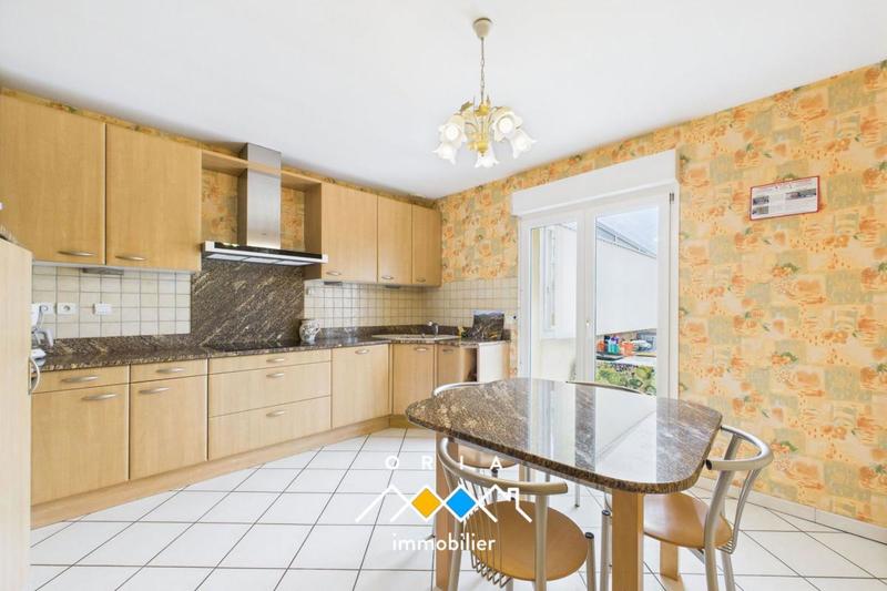 Maison - 180 m² - 9 pièces