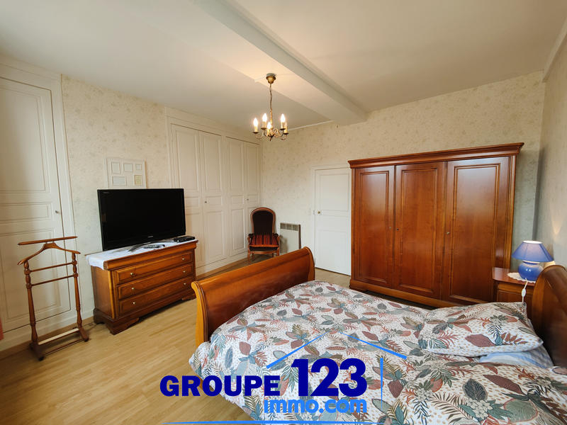 Maison - 205 m² - 9 pièces