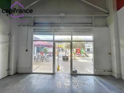 Local commercial - 93 m² - 1 pièce