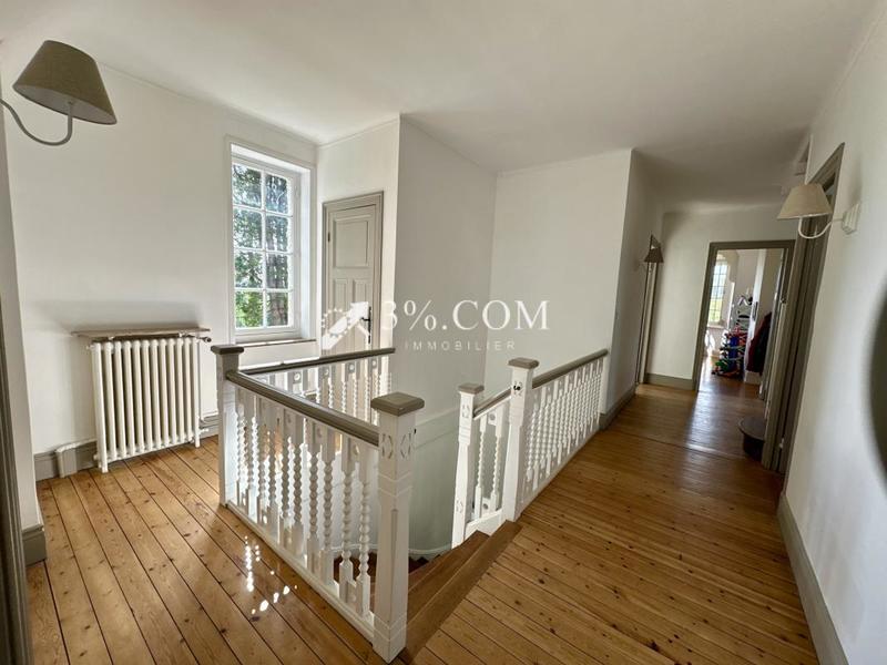 Maison - 219 m² - 9 pièces