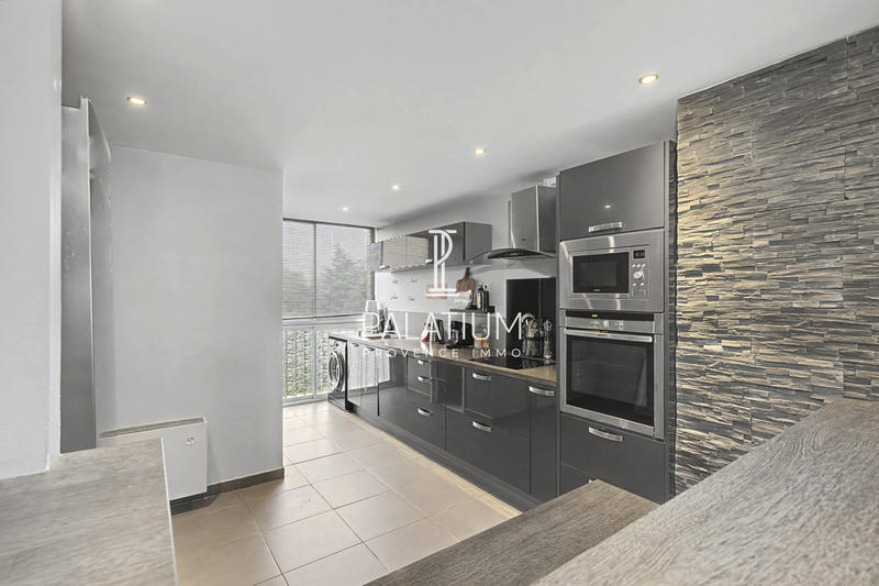 Appartement - 93 m² - 4 pièces