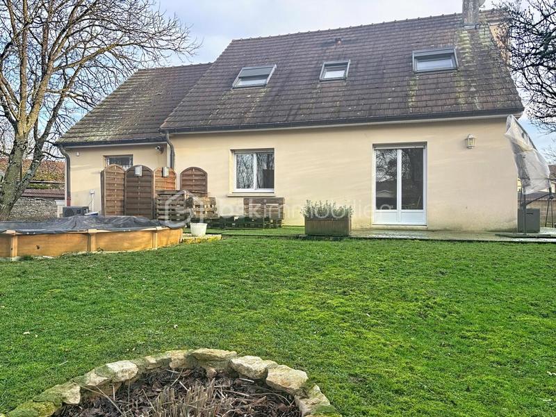 Maison traditionnelle - 153 m² - 7 pièces