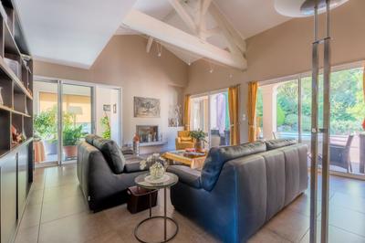 Maison - 269 m² - 7 pièces