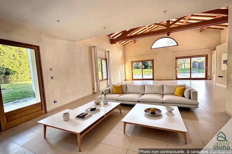 Propriété - 337 m² - 5 pièces