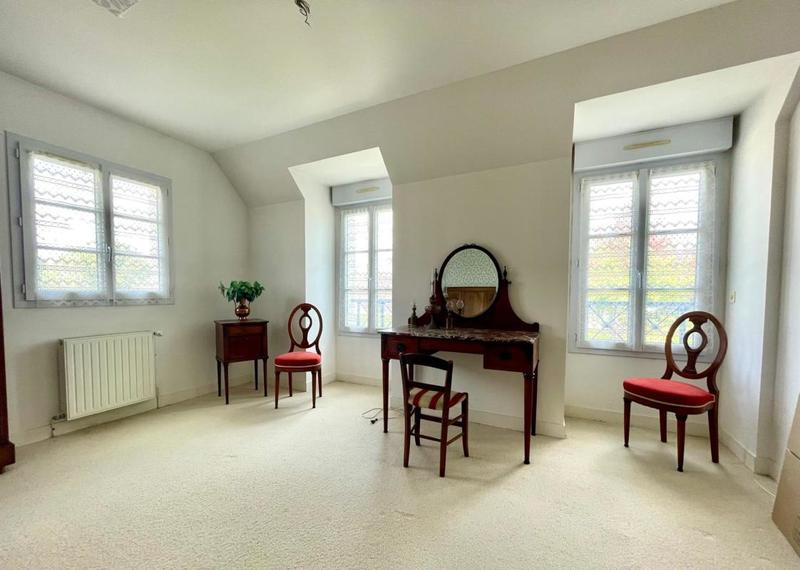 Maison - 280 m² - 9 pièces