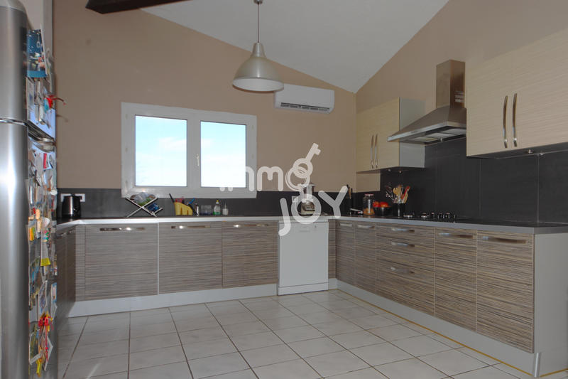 Maison - 216 m² - 8 pièces