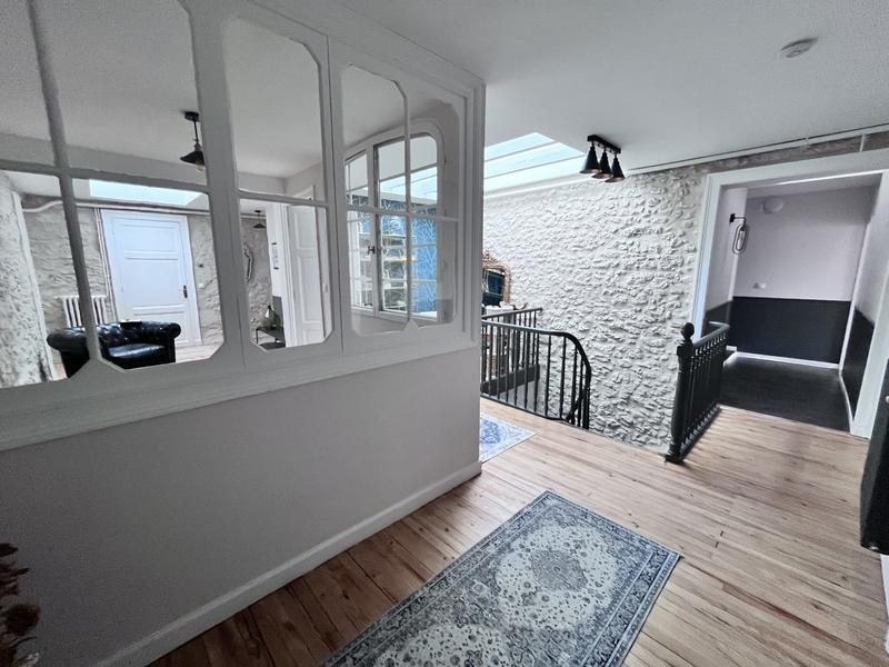 Maison traditionnelle - 530 m² - 16 pièces