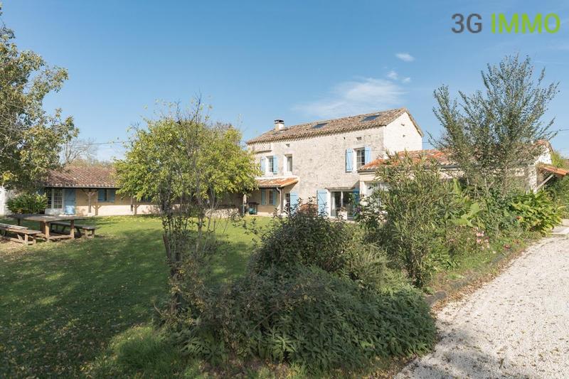 Maison en pierre - 210 m² - 11 pièces