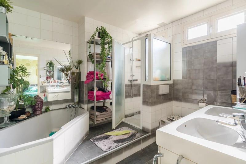 Maison - 230 m² - 10 pièces