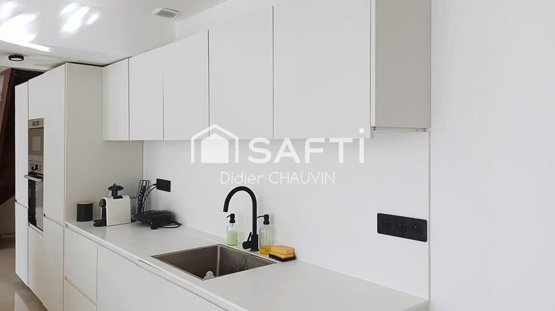 Maison - 300 m² - 12 pièces