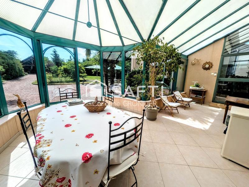 Maison - 208 m² - 10 pièces