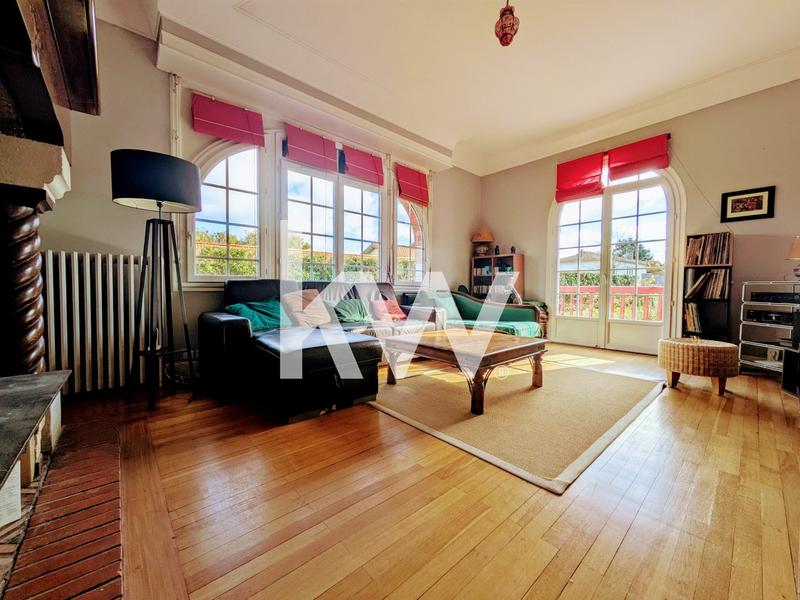 Maison - 225 m² - 6 pièces