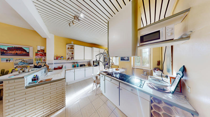 Maison - 250 m² - 8 pièces