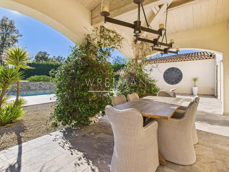 Villa - 252 m² - 6 pièces